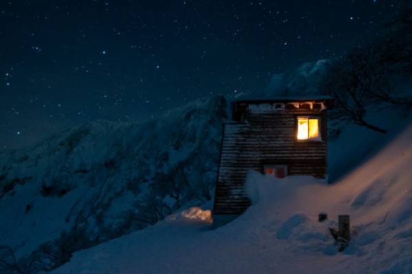 雪の6合目避難小屋